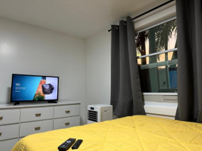New Relaxing Room with Queen Bed near MIA-FIU-Dolphina Mall